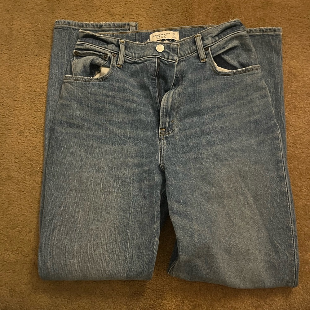 Abercrombie & Fitch The 90s Straight Ultra High Rise